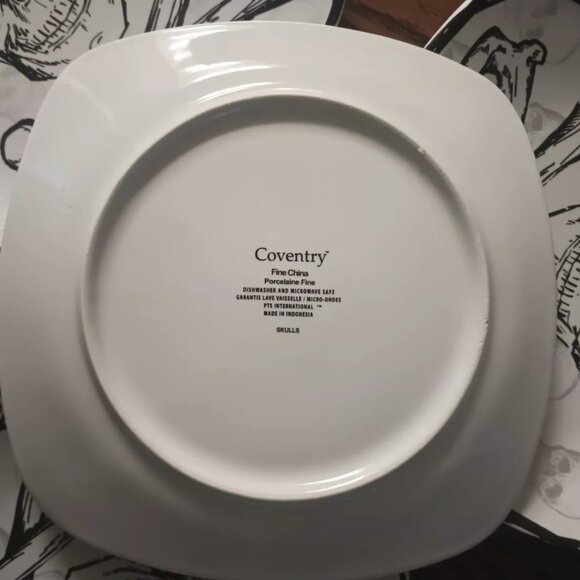 4 Coventry 8" Square Skull Plates Lunch or Snacks Skull & Crossbones Porcelain - Picture 5 of 7